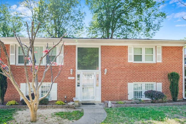 property at 1307 Waterford Dr