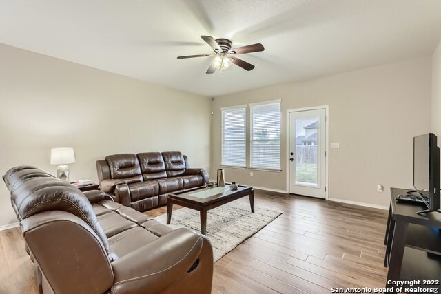 322 Walnut Crest in Selma, TX - Building Photo - Building Photo
