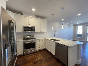 87 Medford St in Medford, MA - Building Photo - Building Photo