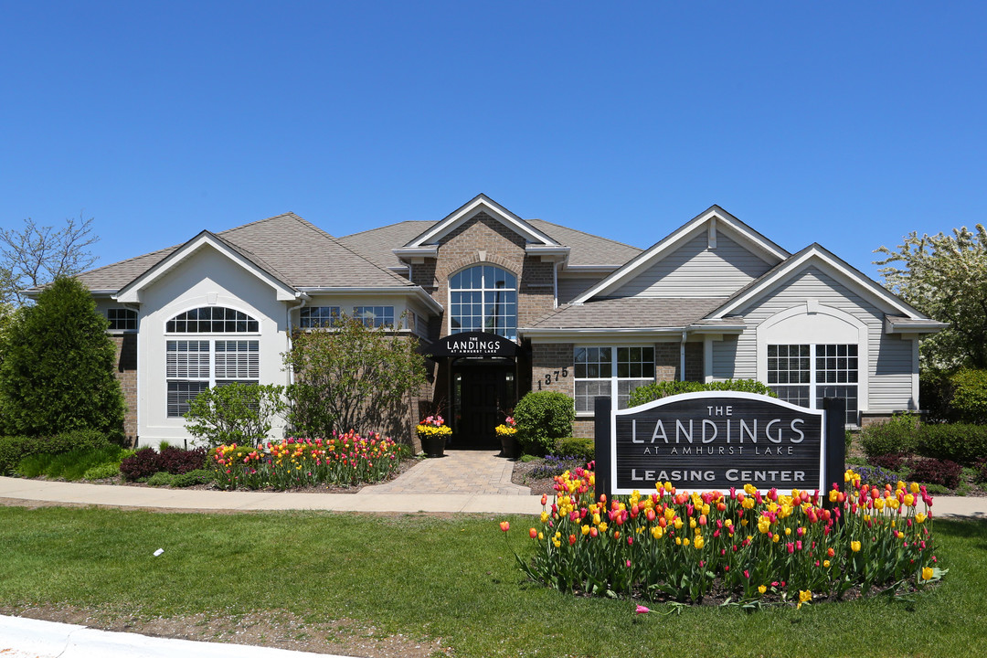 Landings at Amhurst Lake in Waukegan, IL - Building Photo