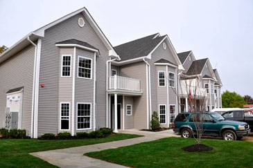 Pine Creek Commons Apartments in Holbrook, NY - Building Photo