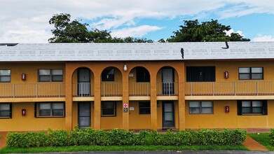 2021 Woolbright Rd-Unit -203 in Boynton Beach, FL - Building Photo - Building Photo