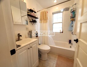 332 Beacon St, Unit 2 in Somerville, MA - Foto de edificio - Building Photo