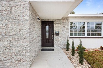 1817 Oregon Ave NE in St. Petersburg, FL - Foto de edificio - Building Photo