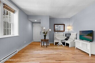 17-19 Leroy Pl-Unit -2C in Red Bank, NJ - Building Photo - Building Photo