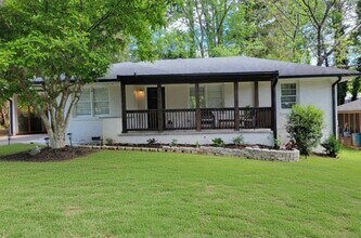 2116 Trailwood Rd in Decatur, GA - Foto de edificio - Building Photo