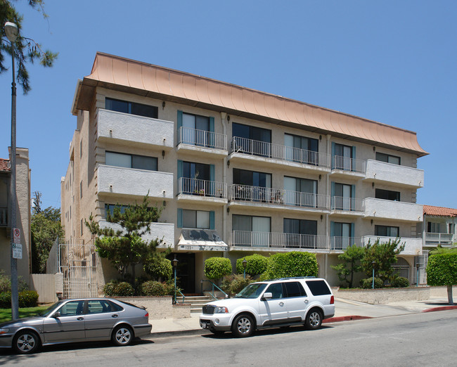 135 N Swall Dr in Los Angeles, CA - Foto de edificio - Building Photo