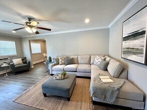 280 Bellmore Ave in East Islip, NY - Foto de edificio - Building Photo