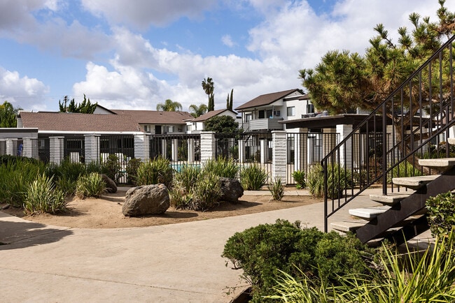Terre at S Lincoln in El Cajon, CA - Foto de edificio - Building Photo