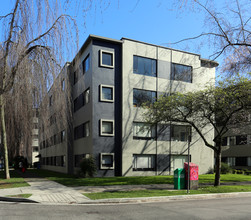 Park Strand Apartments in Vancouver, BC - Building Photo - Building Photo