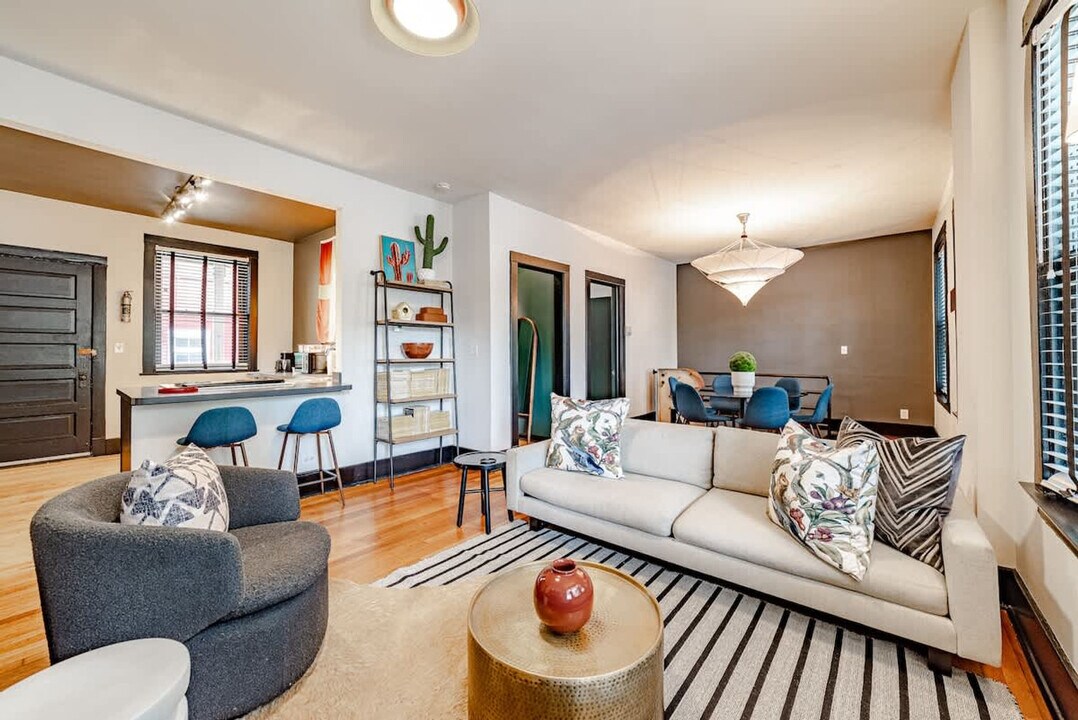 1708 W Waveland Ave in Chicago, IL - Building Photo