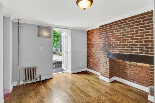 property at 118 E 7th St