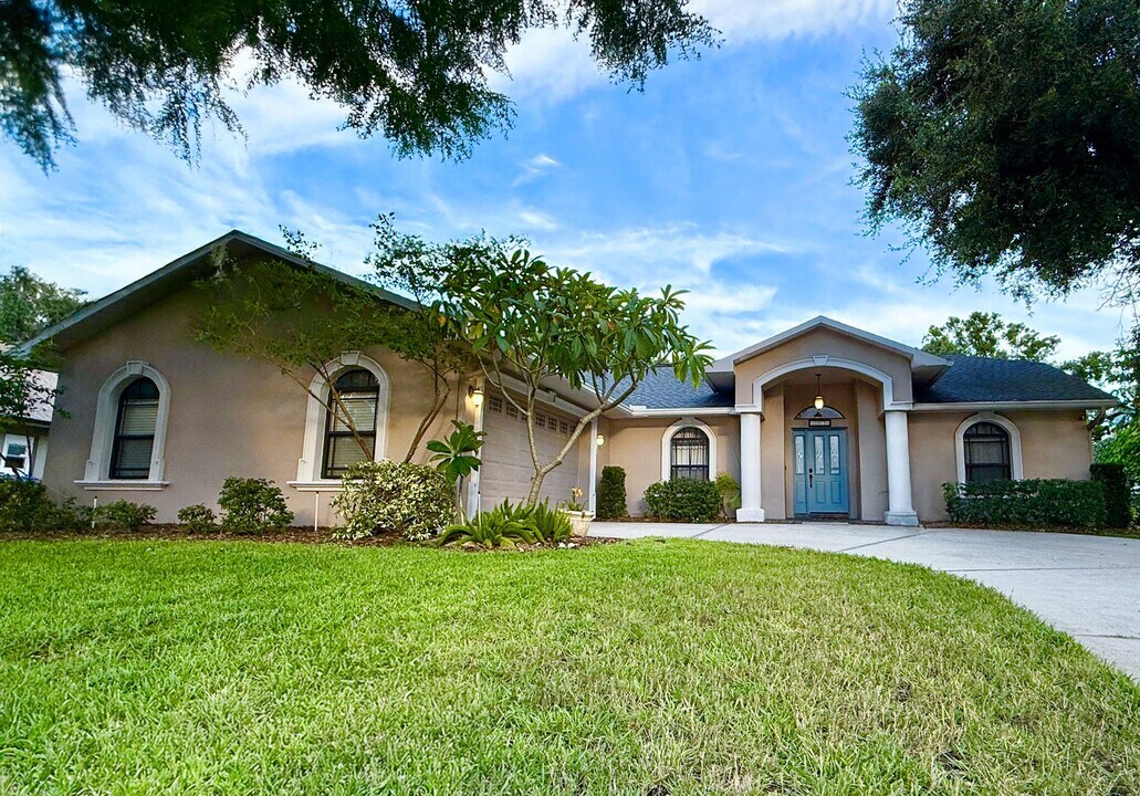 4918 Raylene Way in St. Cloud, FL - Building Photo