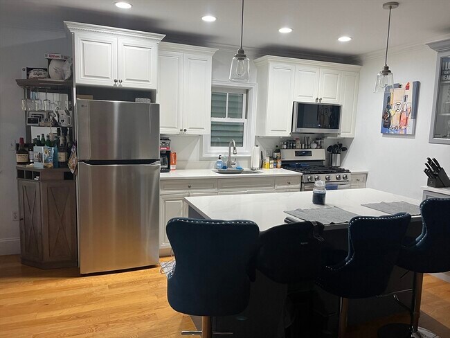property at 736 E 6th St