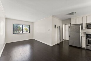 4104 E 7th St, Unit Unit 2 in Long Beach, CA - Building Photo