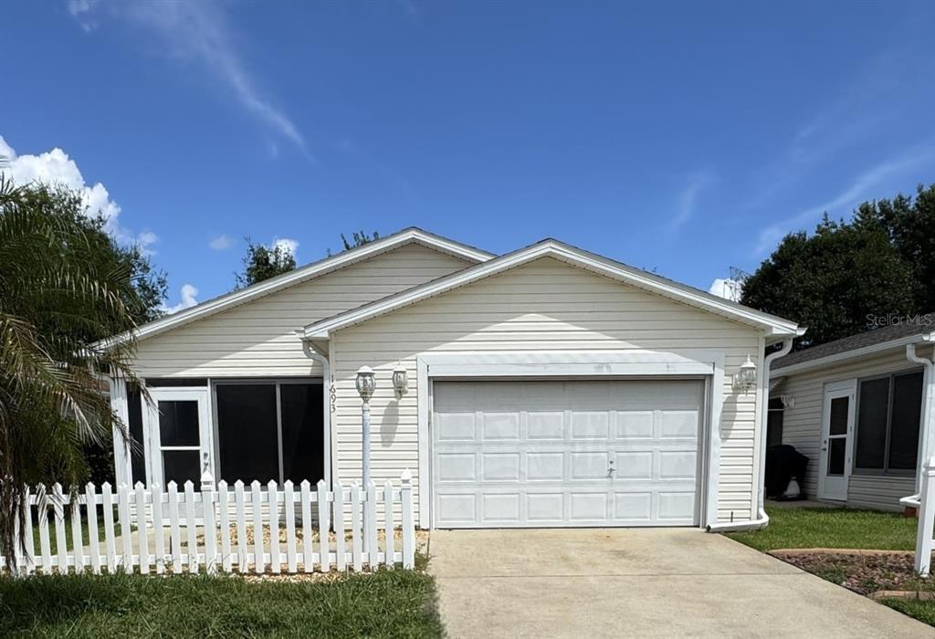 1693 Campos Dr in the Villages, FL - Building Photo