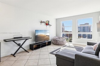 2351 Douglas Rd, Unit PH 1305 in Miami, FL - Building Photo - Building Photo