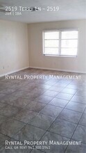 2519 Terry Ln in Sarasota, FL - Foto de edificio - Building Photo