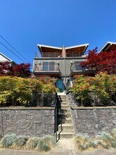 560 Ward St in Seattle, WA - Building Photo - Building Photo