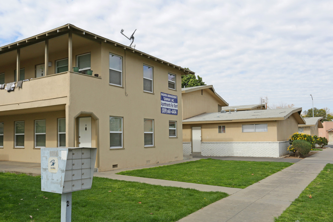 210 N. C Street in Madera, CA - Building Photo