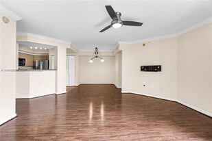1919 Van Buren St, Unit CONDO LIKE NEW HOLLYWOOD in Hollywood, FL - Building Photo