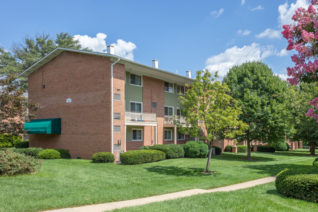 Woodmont Park Apartments in Rockville, MD - Building Photo