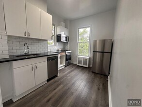 927 Grand St in Brooklyn, NY - Building Photo - Building Photo