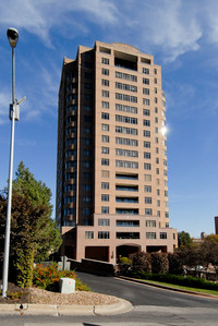 Alameda Towers in Kansas City, MO - Foto de edificio - Building Photo