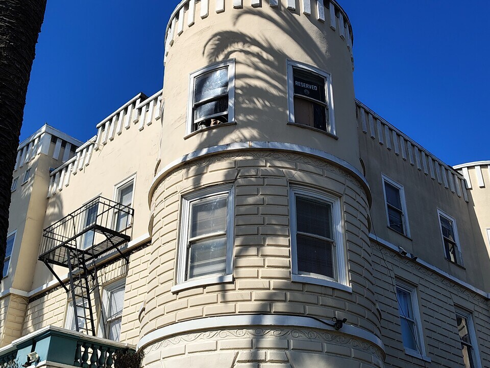 2375 Fruitvale Ave in Oakland, CA - Foto de edificio