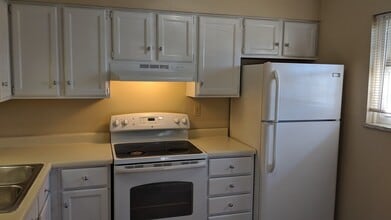 202 21st Ave Pl in Coralville, IA - Building Photo - Building Photo