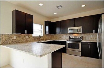 830 NE 191st St in Miami, FL - Building Photo - Building Photo
