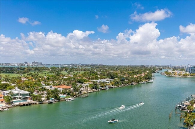 5600 Collins Ave, Unit 17J in Miami Beach, FL - Building Photo - Building Photo