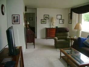 69 Nelson Ave in Saratoga Springs, NY - Building Photo - Building Photo