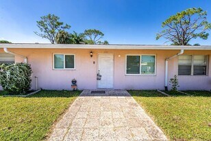 3391 Helena Dr in Lake Worth Beach, FL - Building Photo