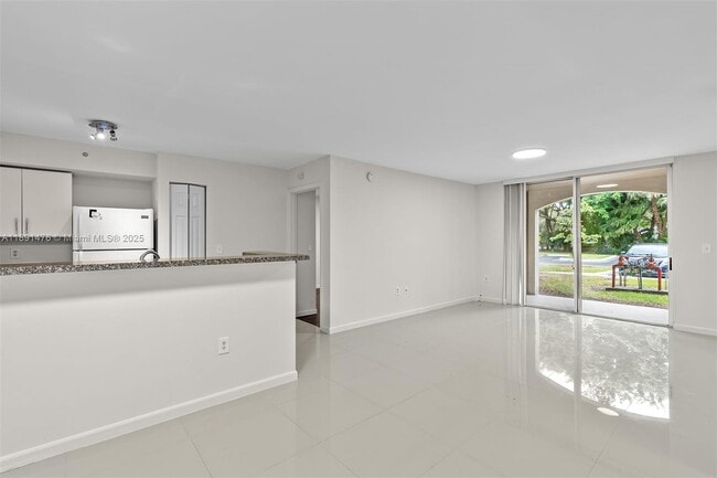 2041 Renaissance Blvd in Hollywood, FL - Building Photo - Building Photo