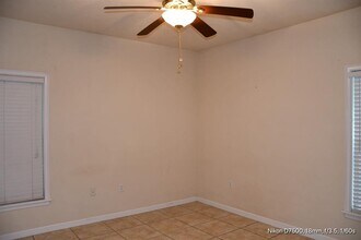 2165 NW 10th St in Gainesville, FL - Building Photo - Building Photo