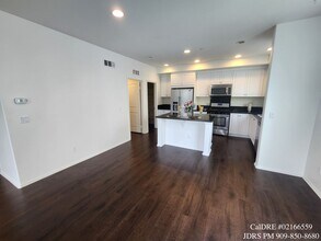 106 Macintosh Way in Upland, CA - Building Photo - Building Photo
