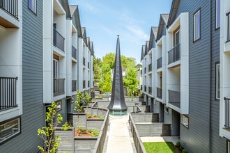 Steeple Townhomes in Portland, OR - Foto de edificio - Building Photo