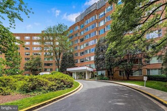 4000 Tunlaw Rd NW in Washington, DC - Building Photo - Building Photo
