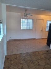 8456 Fenwick St, Unit 8450 Fenwick in Sunland, CA - Foto de edificio - Building Photo