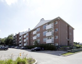 120 Bell Farm Rd in Barrie, ON - Building Photo