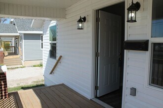425 W Division St in Springfield, MO - Building Photo - Building Photo