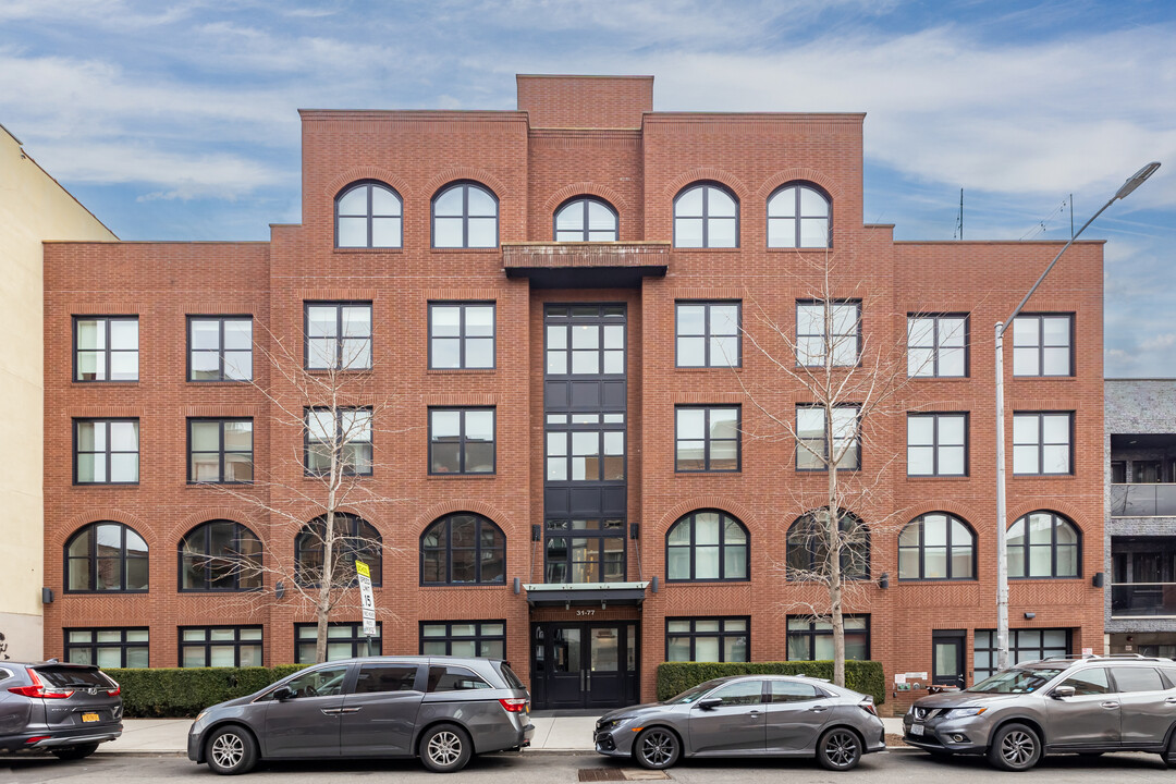 3177 37th St in Long Island City, NY - Foto de edificio