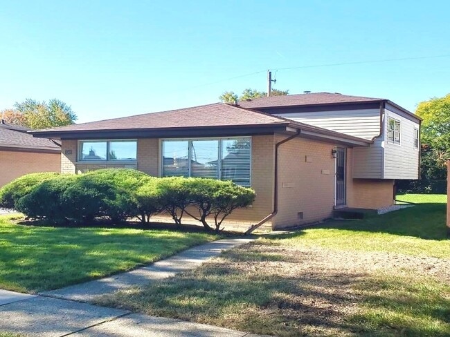 property at 2140 Eastview Dr