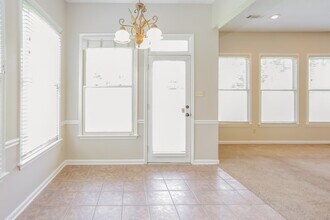 8818 Lybrook Cove E in Memphis, TN - Foto de edificio - Building Photo