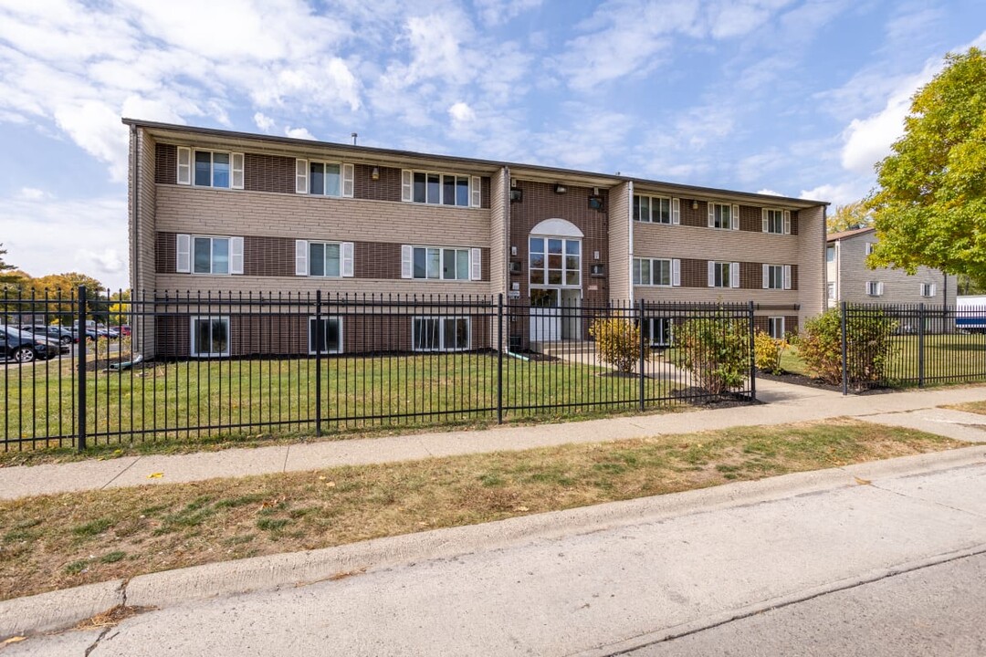 The Life at Northwest Gardens in Indianapolis, IN - Building Photo