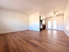 58 Goodwin Cir in Sacramento, CA - Building Photo - Building Photo