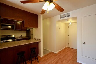 1025 Valencia Dr SE in Albuquerque, NM - Building Photo - Building Photo
