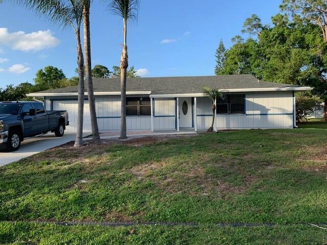 1049 SW Eureka Ave in Port St. Lucie, FL - Building Photo