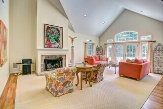 14 Mountain Laurel Ln in Southampton, NY - Building Photo - Building Photo